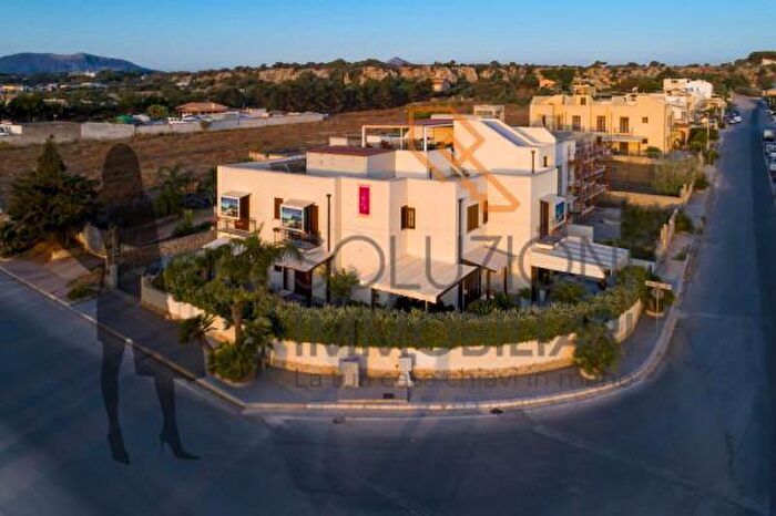 Appartamento quadrilocale in vendita in Via Piano di Sopra, San Vito Lo Capo