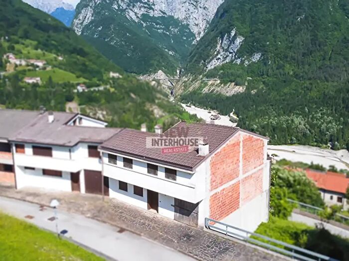 Appartamento con 7 locali in vendita in Via col del Garlanda, Erto E Casso