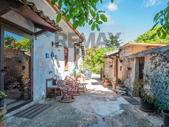 Casa quadrilocale in vendita in Via Ettore Fieramosca, Ragusa
