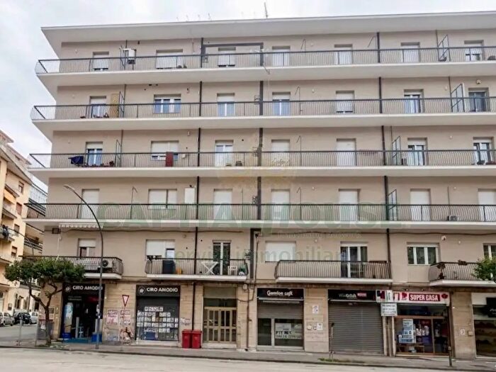 Appartamento quadrilocale in vendita in Via Carducci, Avellino