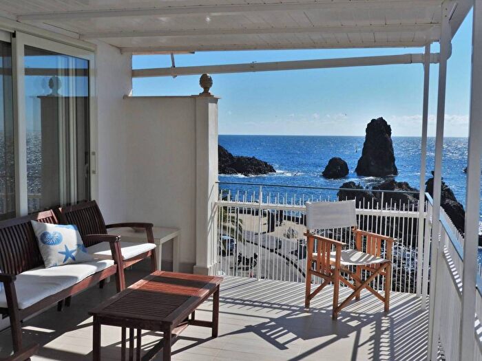 Appartamento quadrilocale in affitto in Lungomare dei Ciclopi, Centro, Aci Castello