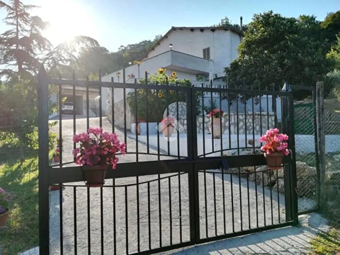 Casa con 8 locali in vendita in Via Sant'Anna, Castelnuovo Di Farfa