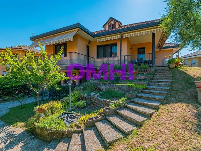 Casa con 7 locali in vendita in Via Omero, Parabiago