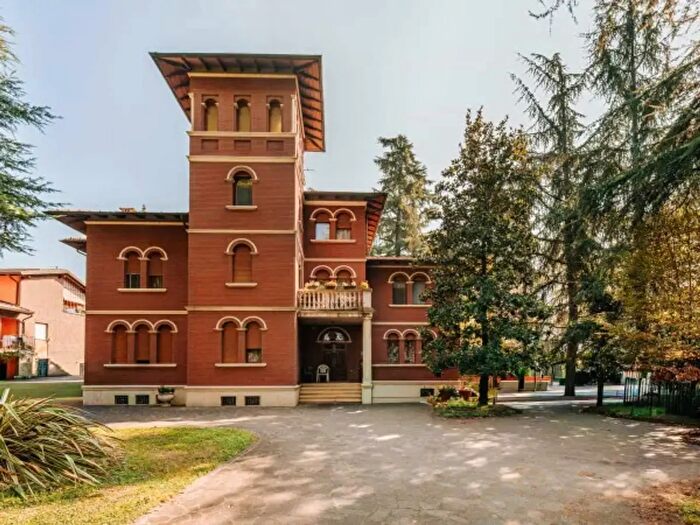 Casa con 6 locali in vendita in Via per Spilamberto, Vignola