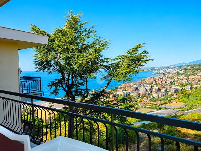 Appartamento bilocale in vendita in Via Santo Stevi Superiore, Santo Stefano Al Mare