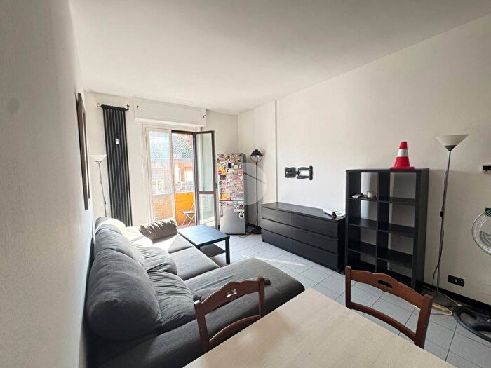 Appartamento trilocale in affitto in Via Bordighera, Famagosta, Milano