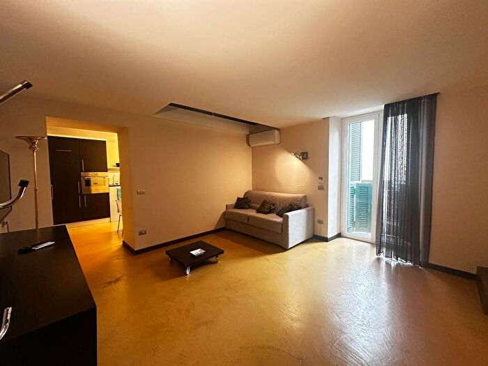 Appartamento bilocale in affitto in Via Bisignano, Chiaia, Napoli