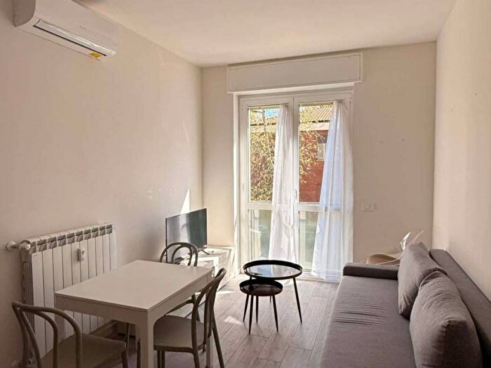 Appartamento trilocale in affitto in Via Leopoldo Sabbatini, Bocconi, Milano