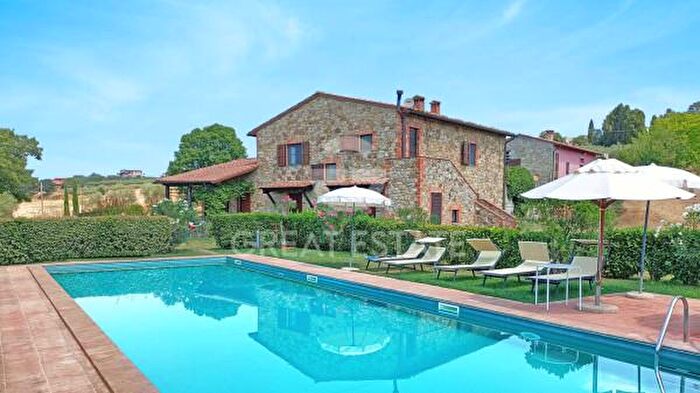 Casa con 6 locali in vendita in Via Fosse Ardeatine, Castiglione Del Lago