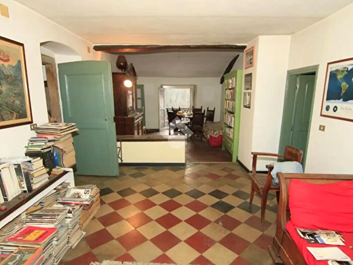 Appartamento con 9 locali in vendita in Via Goffredo Mameli, Gavi