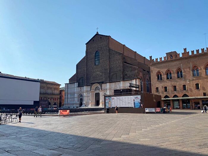 Appartamento quadrilocale in affitto in Via Volturno, Centro Storico, Bologna
