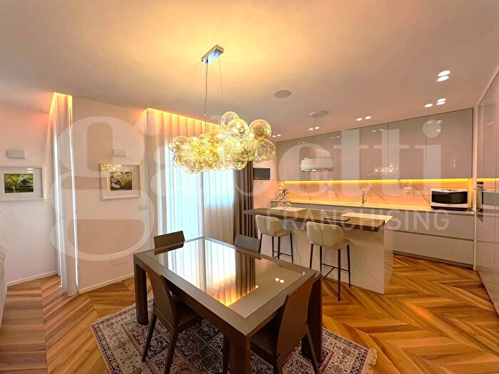 Appartamento con 6 locali in vendita in Viale Papa Giovanni XXIII, Bari