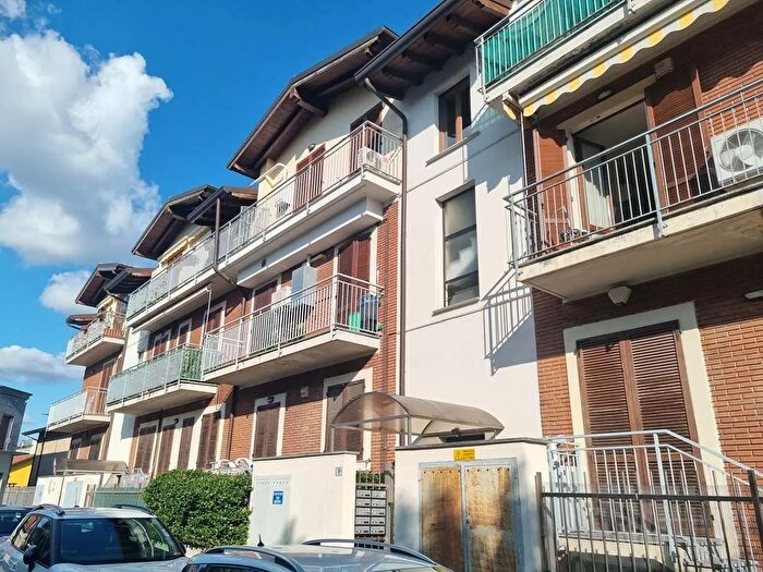 Appartamento bilocale in vendita in Via Baracca, Limbiate
