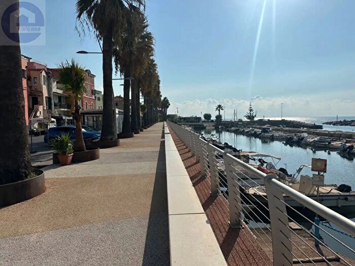 Appartamento trilocale in vendita in Via Nino Bixio, Riva Ligure