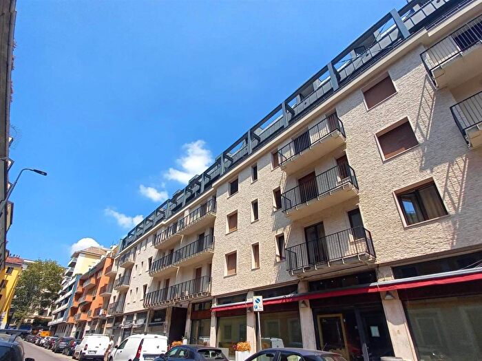 Appartamento bilocale in affitto in Via Fogazzaro, Montenero, Milano