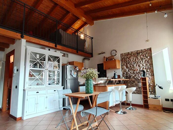 Appartamento quadrilocale in affitto in Veronetta, Verona