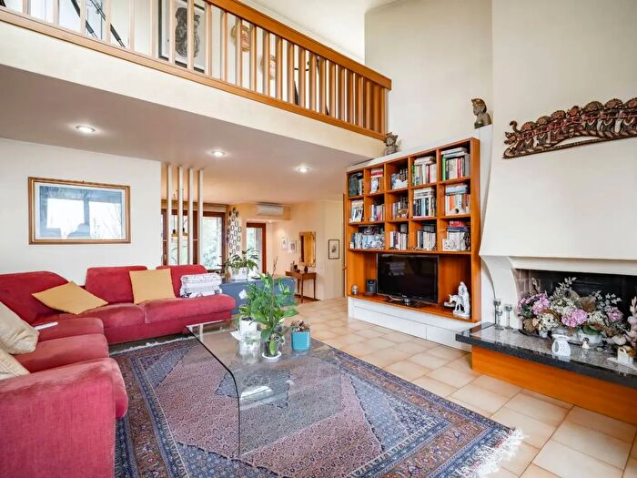 Casa con 5 locali in vendita in Via V Veneto, Sirtori