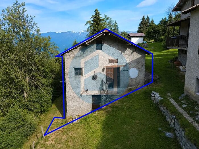Casa bilocale in vendita in Strada per Volano, Cimbergo
