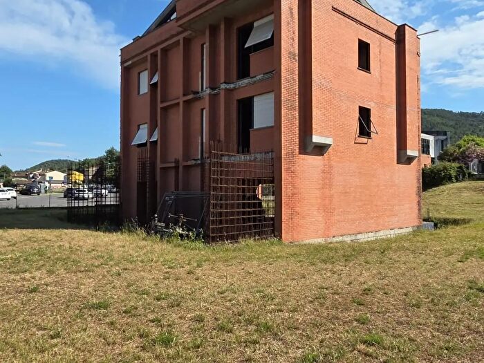 Casa con 14 locali in vendita in Sottomonte, Capannori