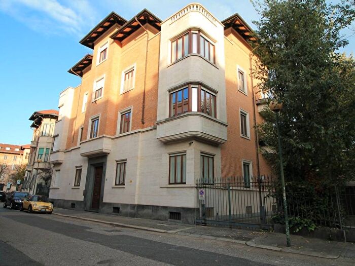 Appartamento quadrilocale in affitto in Crocetta, Torino