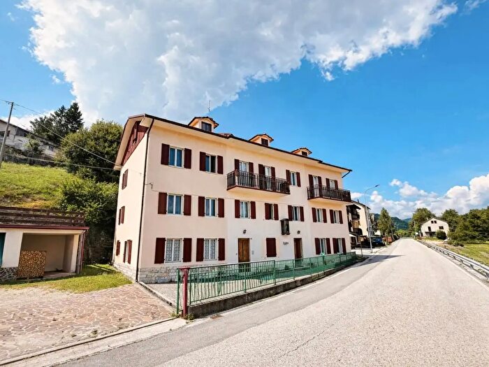 Appartamento trilocale in vendita in Viale dei Finanzieri, Tonezza Del Cimone