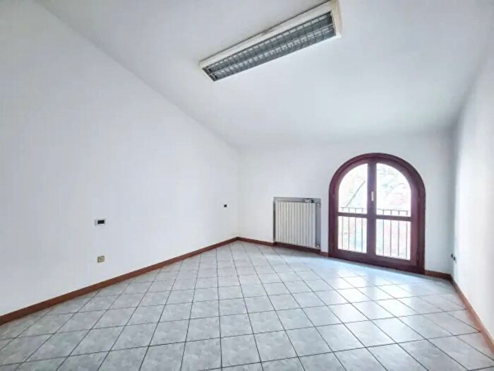 Appartamento trilocale in affitto in Via della Torre, Pescia