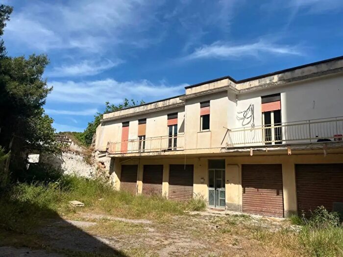 Appartamento trilocale in vendita in Via Atenasio, Palermo