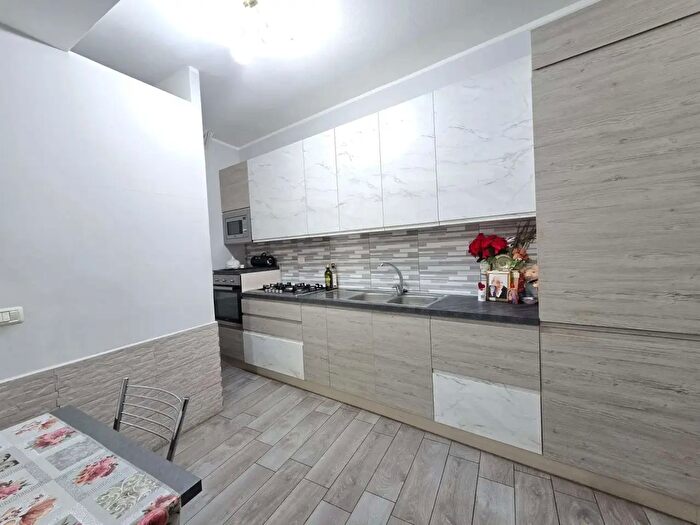 Appartamento trilocale in vendita in Via Magenta, Borgia