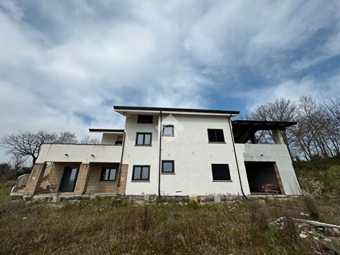 Casa con 6 locali in vendita in Via Sp, Ruviano