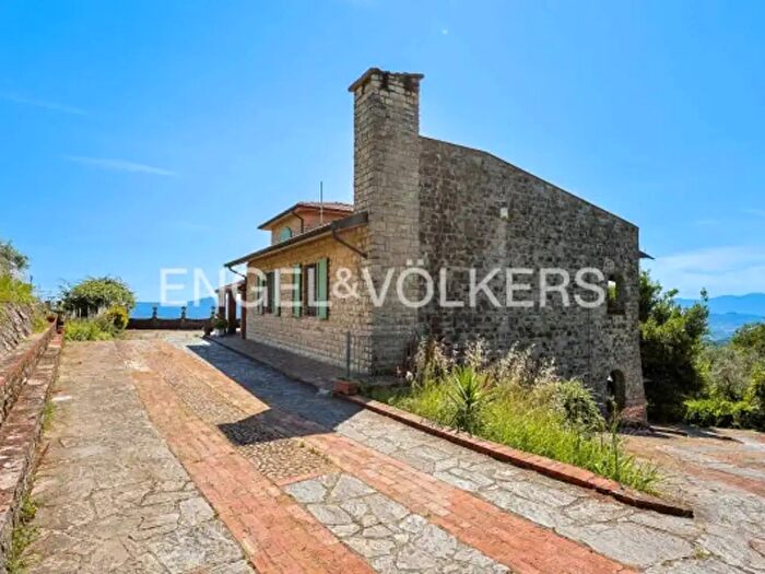 Casa con 6 locali in vendita in Via Paghezzana, Fosdinovo