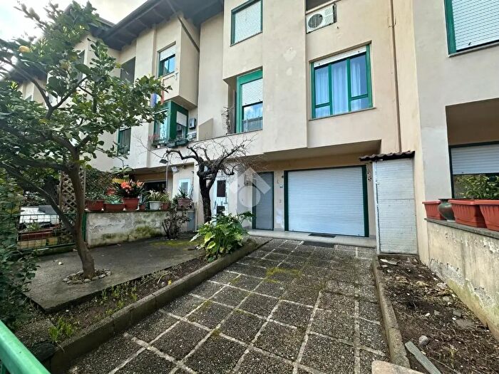 Casa quadrilocale in vendita in Via B Cellini, Rende