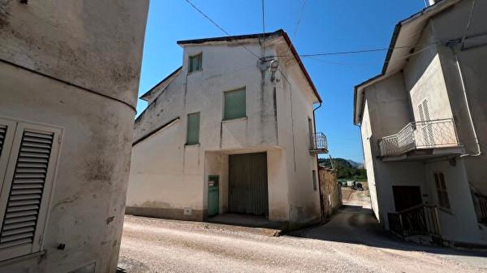 Casa quadrilocale in vendita in Via Volpi, Falerone