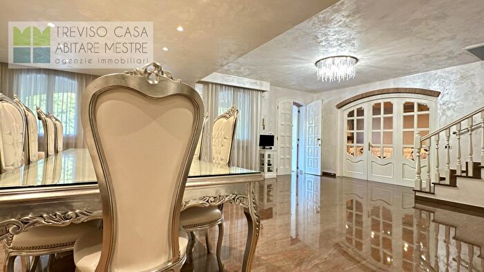 Casa con 5 locali in vendita in Via Livenza a, Paese