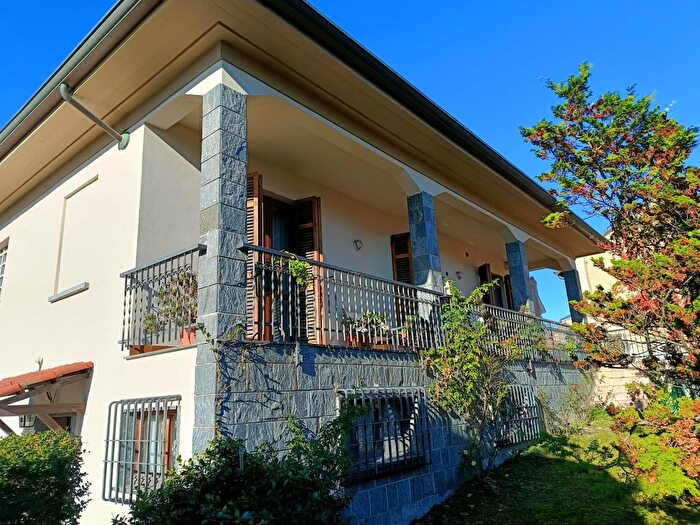 Casa con 8 locali in vendita in Via Magenta, Morano Sul Po