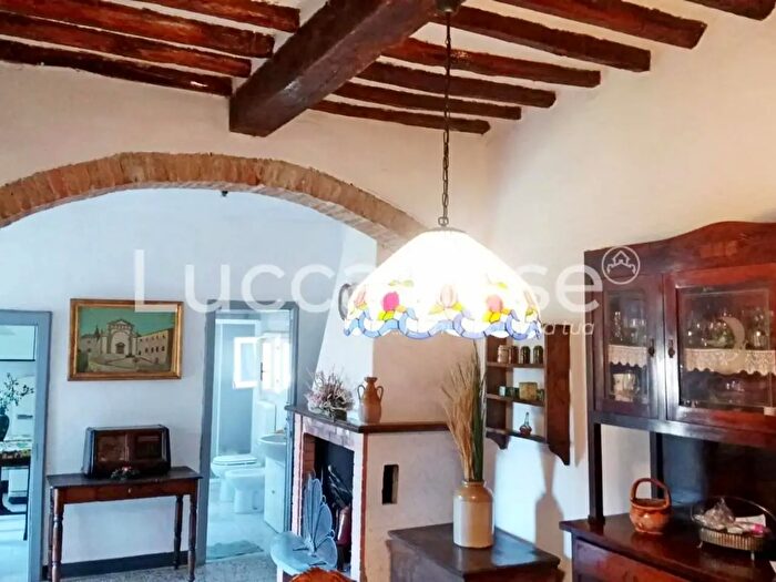 Appartamento con 7 locali in vendita in Terricciola