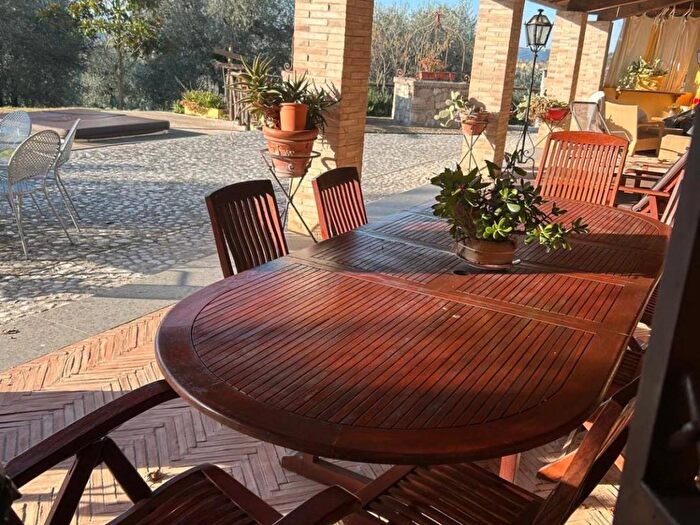 Casa con 6 locali in affitto in Strada del Fondo, Centro, Amelia