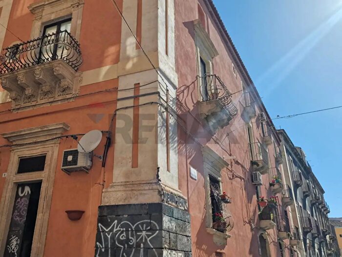 Appartamento trilocale in vendita in Via Anzalone, Catania
