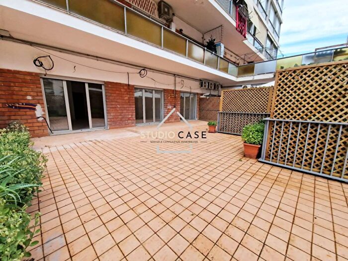 Appartamento trilocale in vendita in Via Vincenzo Tiberio Napoli, Napoli