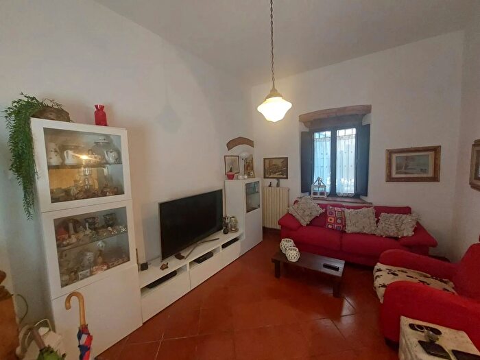 Casa con 8 locali in vendita in Casciana Terme Lari
