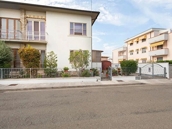Casa con 6 locali in vendita in Cascina