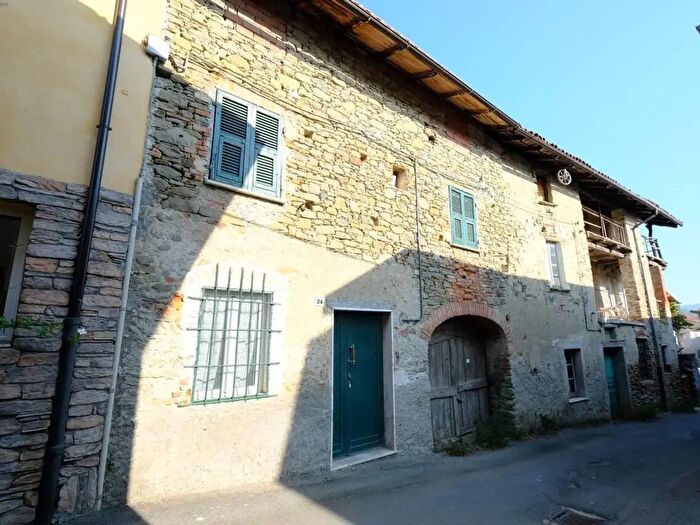 Casa con 12 locali in vendita in Via Roma, Mioglia