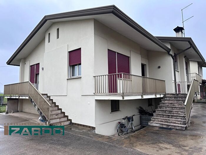 Casa con 7 locali in vendita in Via Chiesa, Castelfranco Veneto