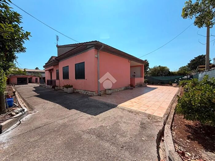 Casa quadrilocale in vendita in Strada Pontina, Latina