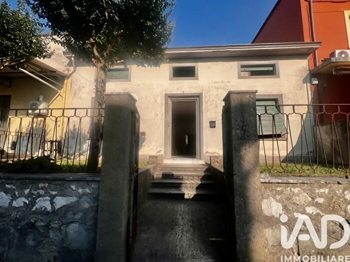Casa con 11 locali in vendita in Via di Mezzo a Vergaio, Prato