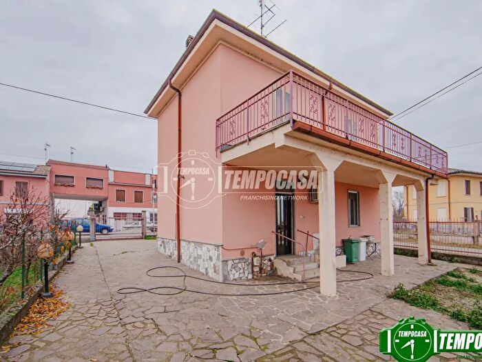 Casa trilocale in vendita in Via Trovamala, Pavia