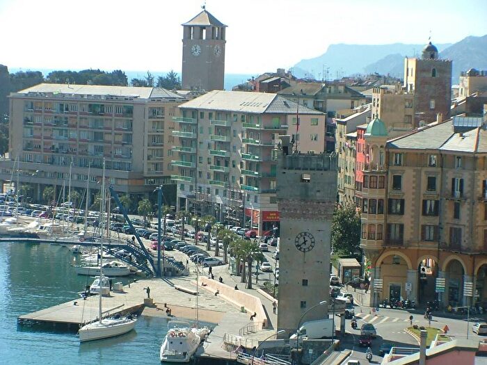 Appartamento con 6 locali in affitto in Via Pietro Paleocapa, Centro Storico, Savona