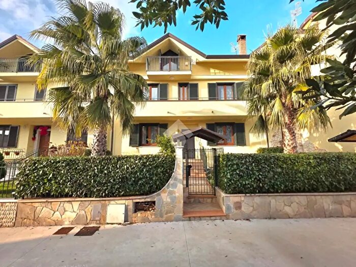 Casa con 6 locali in vendita in Via Croce, Durazzano