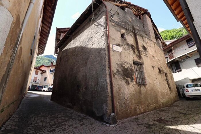 Casa quadrilocale in vendita in Via Ratti, Ballabio