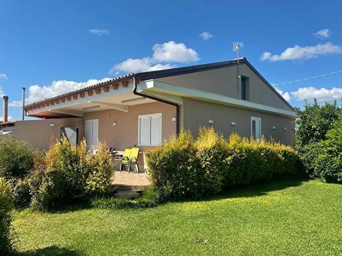 Casa trilocale in affitto in Floridia