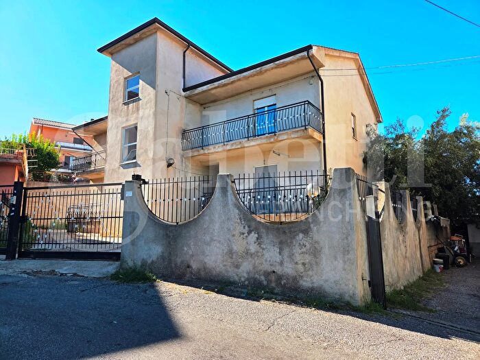 Appartamento con 6 locali in vendita in Via Parini, Marano Marchesato